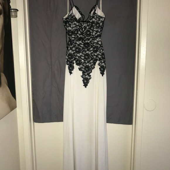 White/black evening gown - Picture 3 of 3